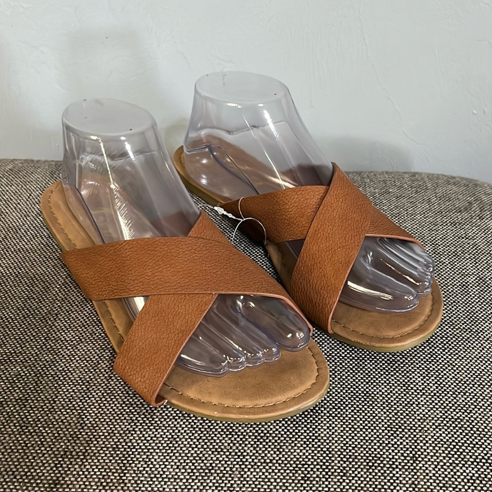 Jynx camel colored sandals, size 9, NWOT.